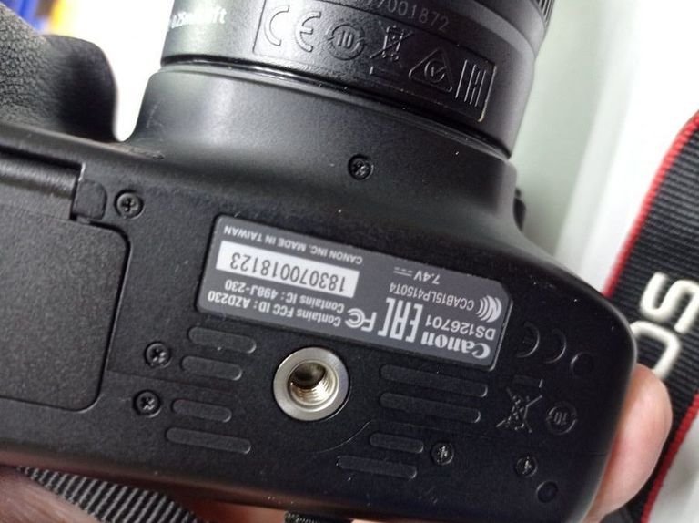 Дешиво Canon eos 4000d + ef-s 18-55 1:3.5-5.6 iii с ломбарда