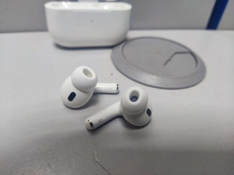 Оголошення Apple airpods pro 2nd generation with magsafe charging case usb-c Б/У