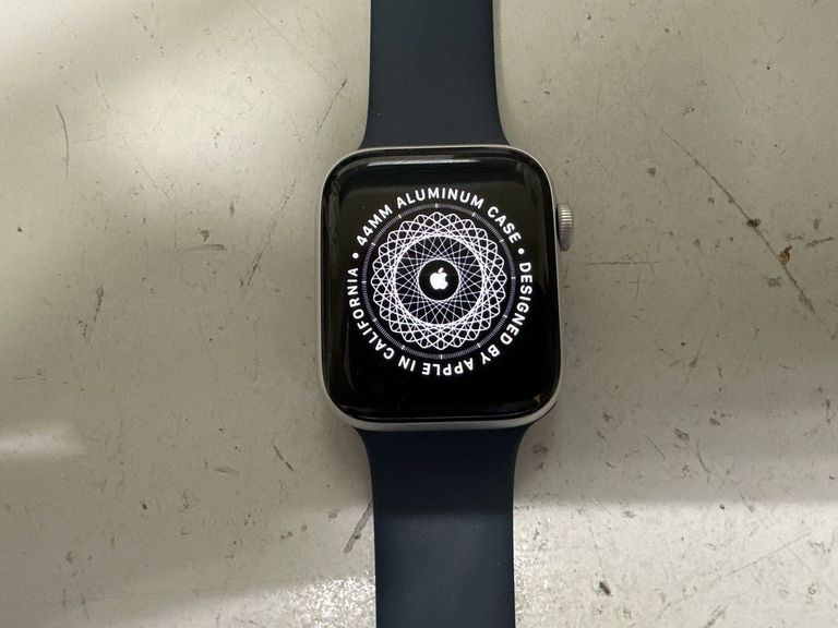 Объявление Apple watch se 2 gps 44mm aluminum case with sport Б/У