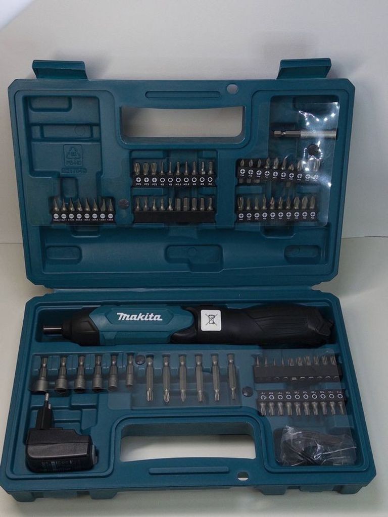 Купити Makita DF001DW Б/У