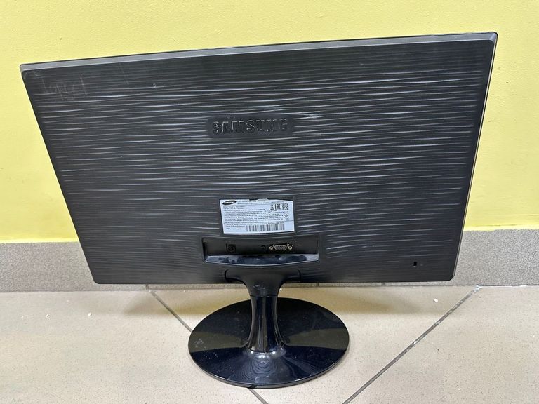 Дешево Samsung s22d300 з ломбарду