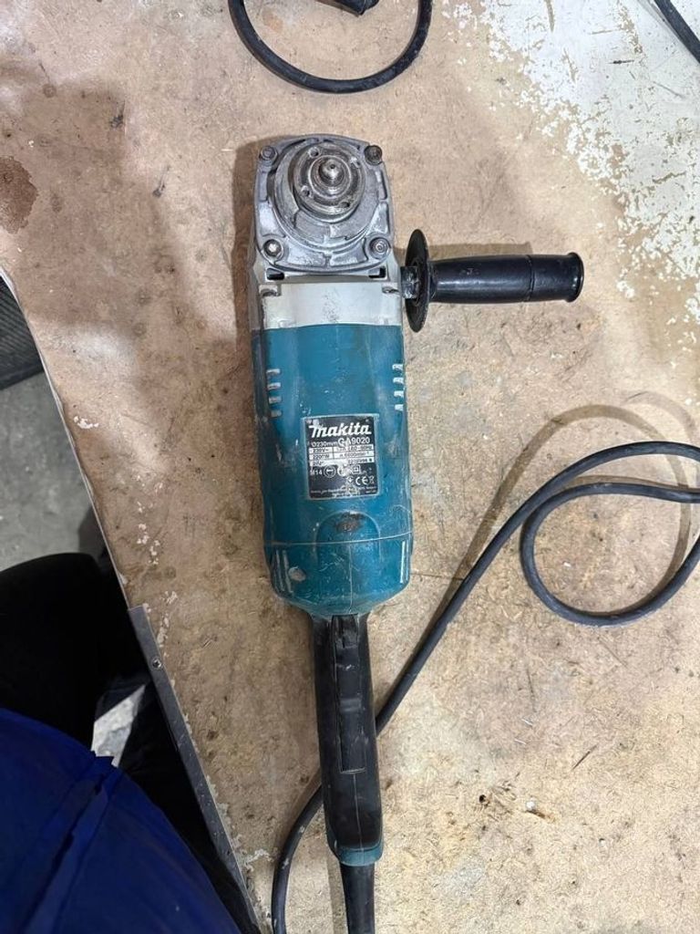 Дешево Makita GA9020 з ломбарду