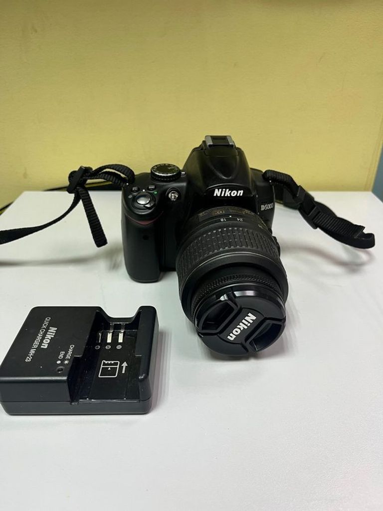 Купити Nikon d5000 + nikon af-s dx nikkor 18-105mm f/3,5-5,6g ed vr Б/У