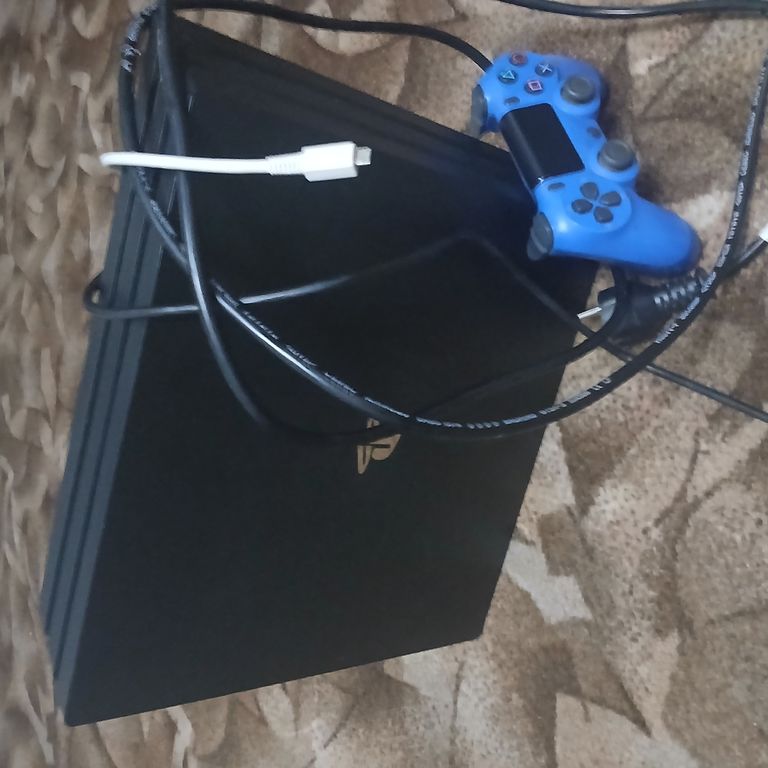 Купити Sony Playstation 4 Pro 1TB + DualShock 4 Б/У