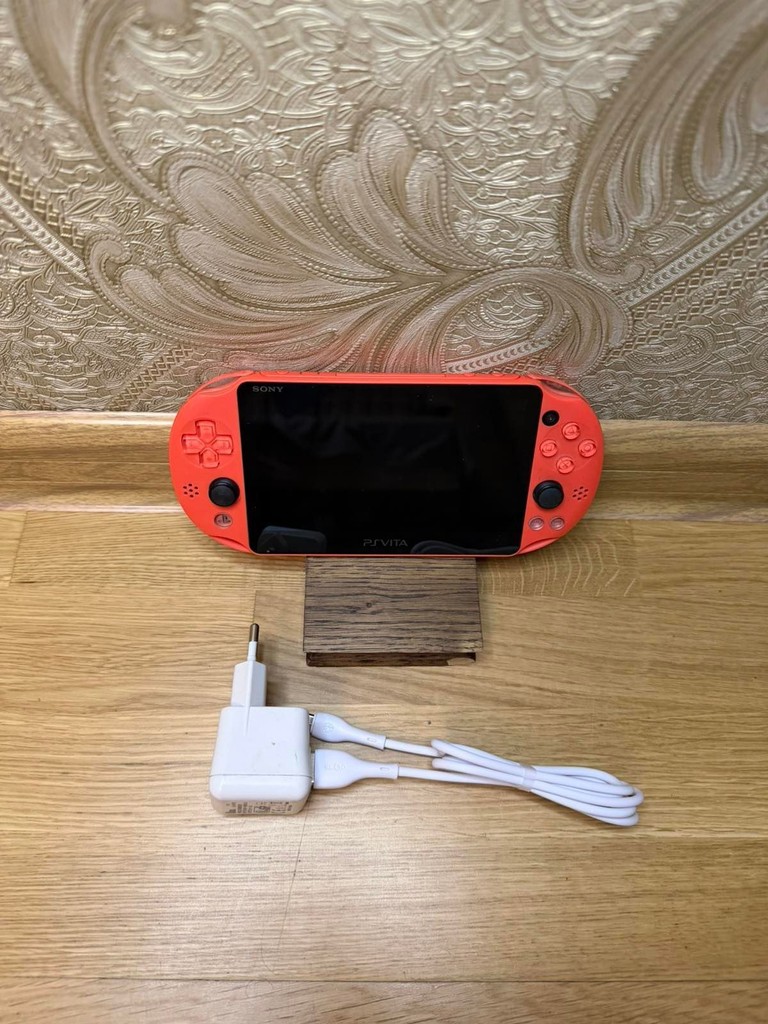 Купити Sony PSP Vita (PCH-2000) Б/У