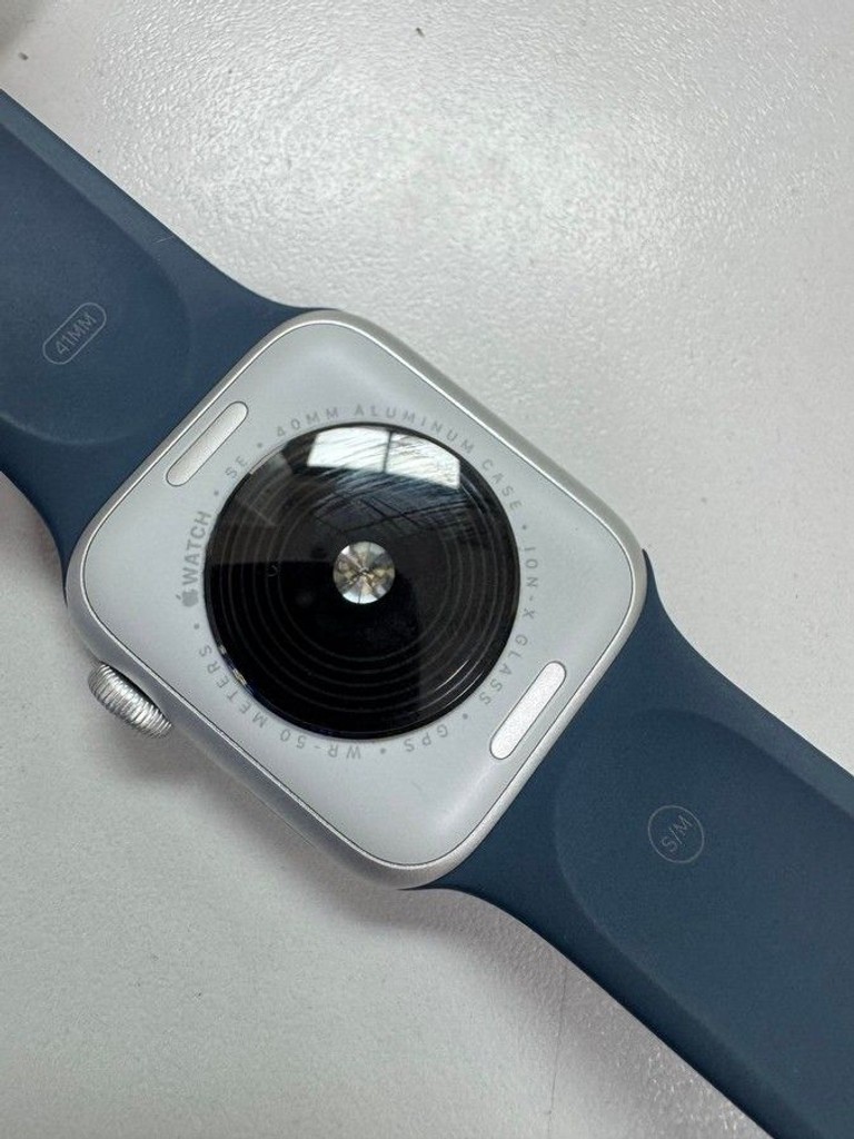 Дешево Apple watch se 2 gps 40mm aluminium case з ломбарду