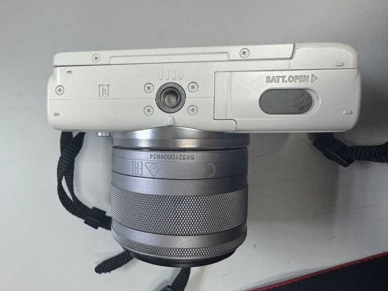 Дешево Canon EOS M100 kit (15-45mm) IS STM White з ломбарду