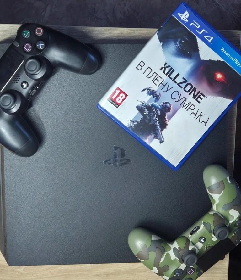 Купить Sony Playstation 4 Pro 1TB + DualShock 4 Б/У