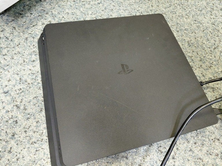 Купити Sony PlayStation 4 Slim 1TB Black Б/У