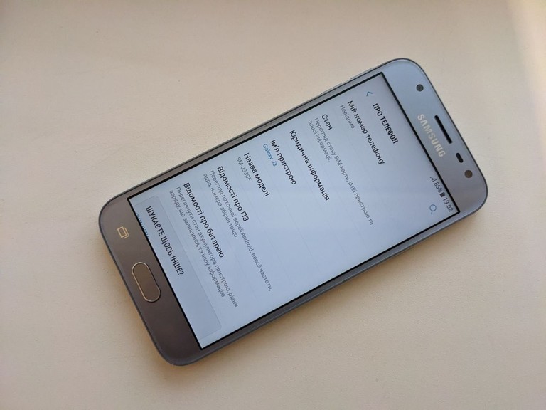 Купити Samsung Galaxy J3 2017 Duos Silver (SM-J330FZSD) Б/У