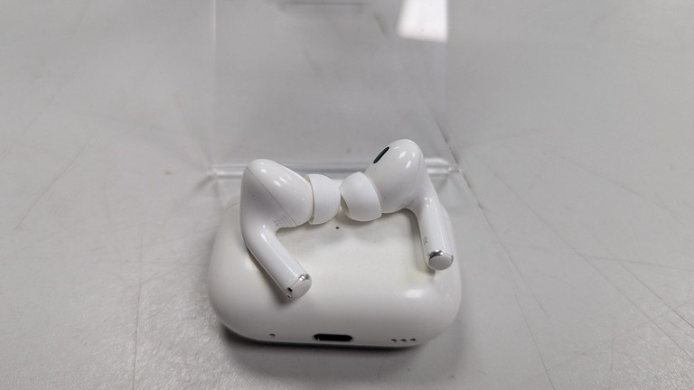 Дешево Apple airpods pro 2nd generation with magsafe charging case usb-c з ломбарду