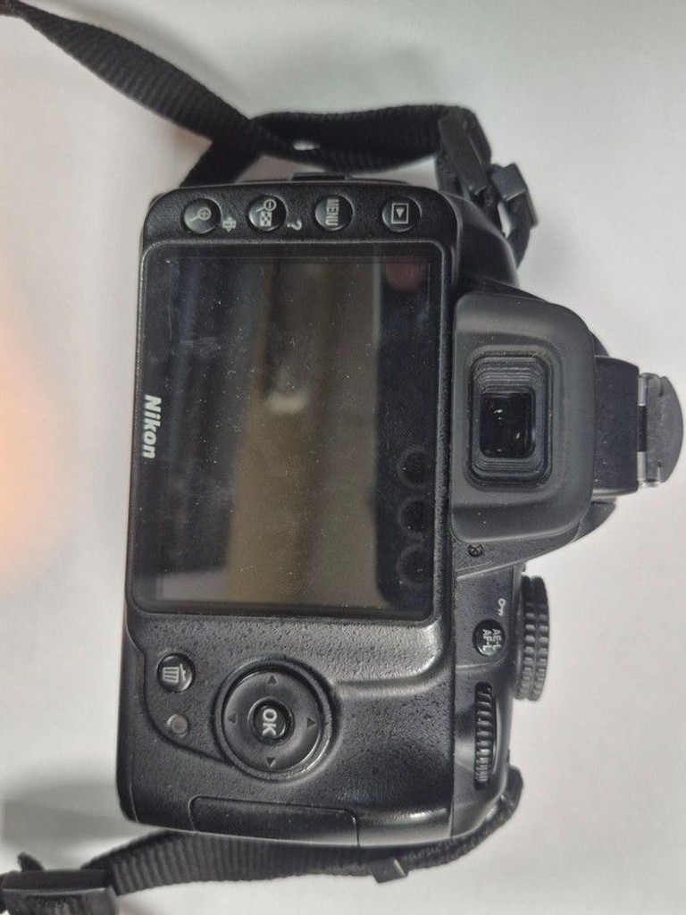 Купить Nikon d3000 body Б/У