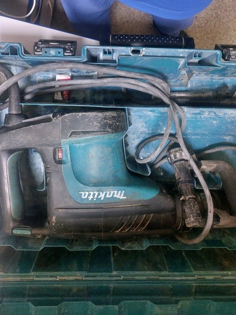 Купити Makita HM1203C Б/У