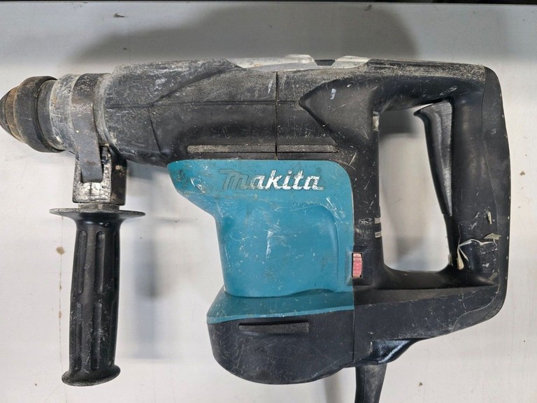 Купити Makita HR3200C Б/У