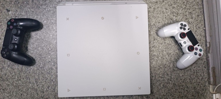 Оголошення Sony playstation 4 pro 1tb Б/У