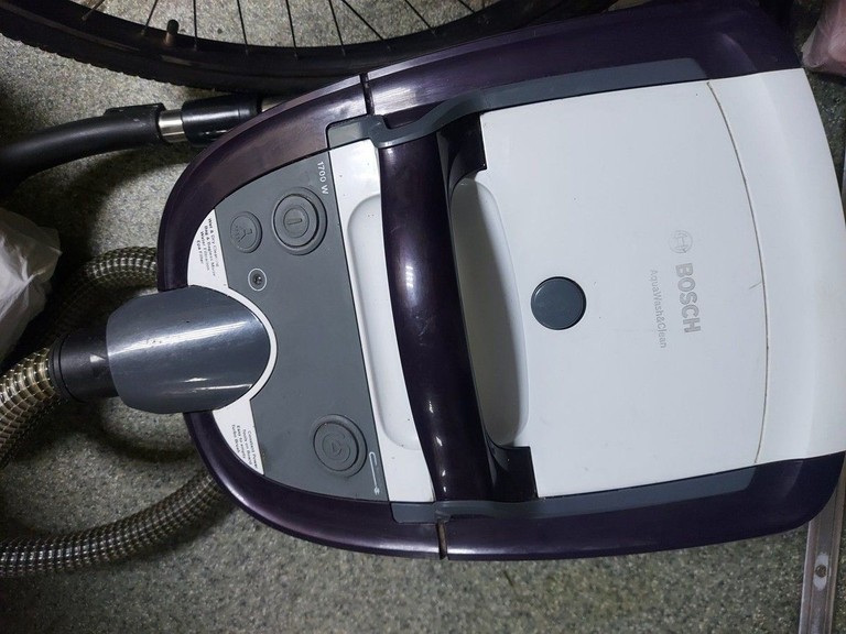 Купити Bosch Serie 4 AquaWash&Clean BWD41740 Б/У