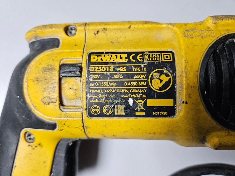 Дешево Dewalt d25013-qs з ломбарду