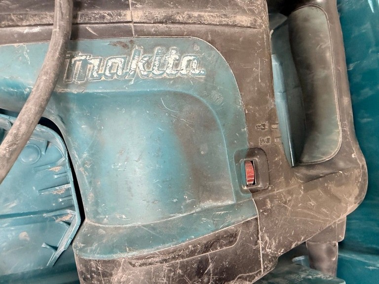 Дешево Makita HM1203C з ломбарду