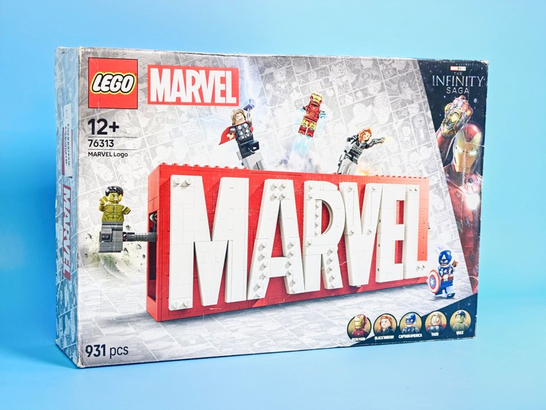 Купити LEGO Super Heroes Marvel Логотип і міні фігурки MARVEL 931 елемент. Новий. Б/У