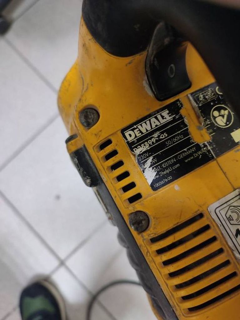 Dewalt D25899K