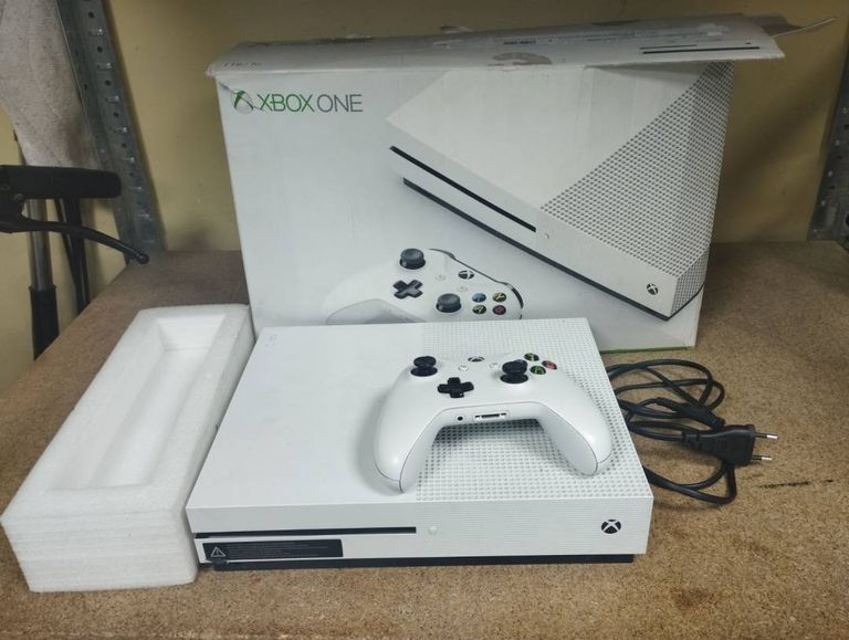 Microsoft Xbox One S 1TB