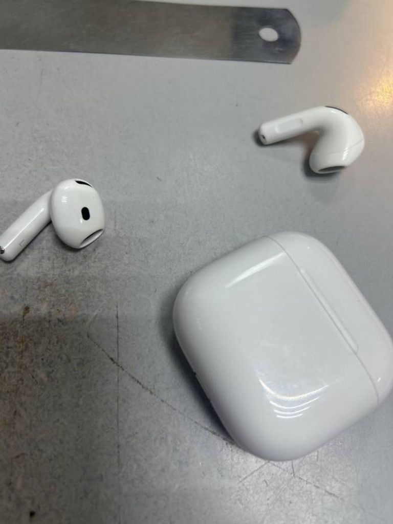 Купити Apple airpods 4 Б/У