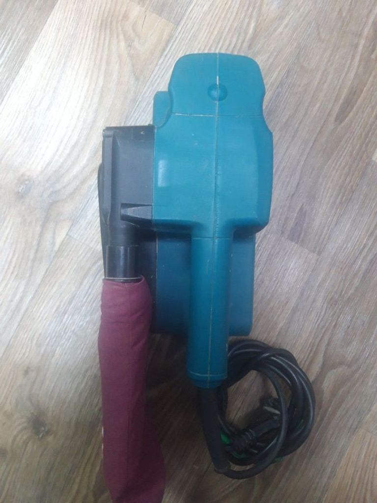 Купити Makita 9911 Б/У