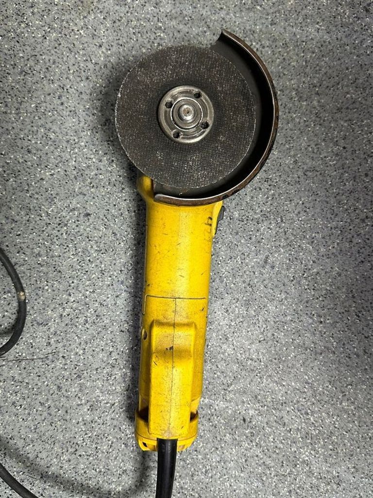 Дешево Dewalt DWE4215 з ломбарду