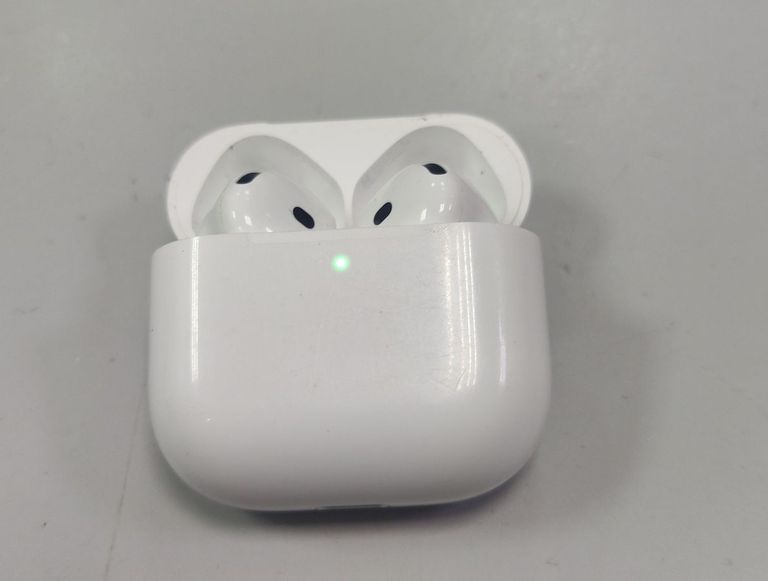 Купити Apple airpods 4 Б/У