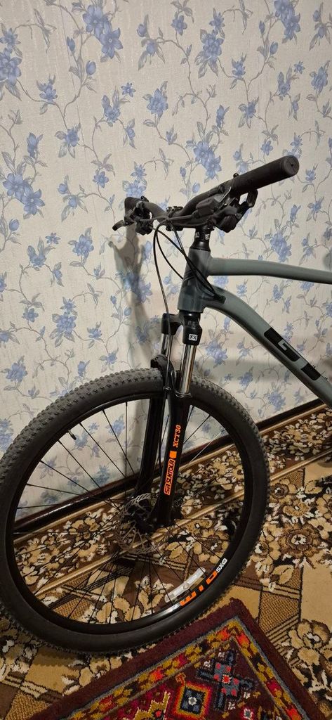 Gt bicycles Avalanche Sport 29" 2023 / рама 52см gloss gray&orange fade w/black&orange Код:null. Изображение 6