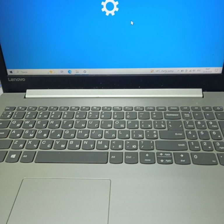 Купить Lenovo 15/core i3 6006u ddr3/8gb ddr3/hdd 1000 gb/ssd *відсутній/geforce 920mx 2gb Б/У