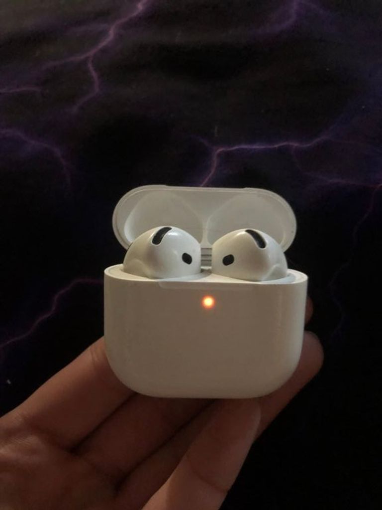 Купити Apple airpods 4 Б/У