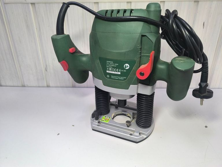 Дешево Bosch pof 1200 ae з ломбарду