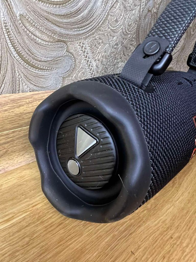 Оголошення Jbl Charge 6 Black (JBLCHARGE6BL) Б/У