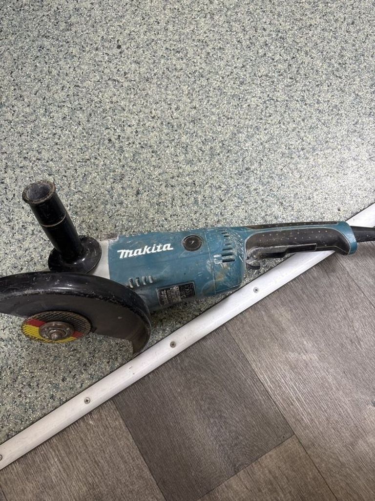 Купити Makita GA9020 Б/У