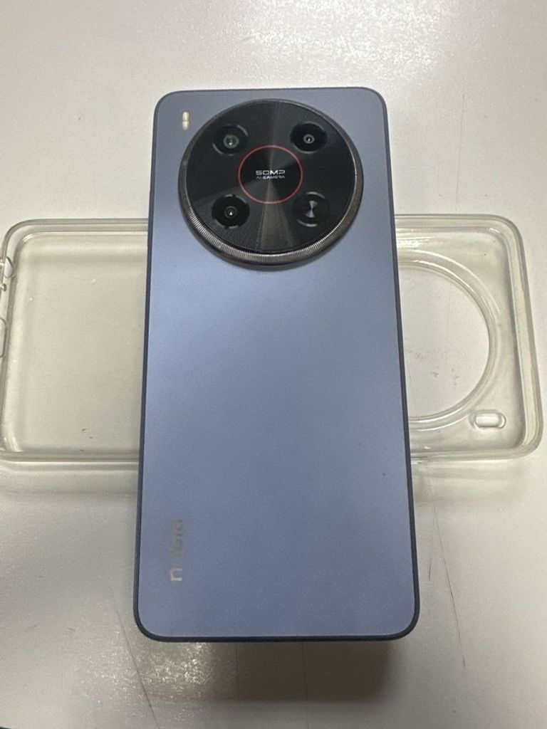 Дешиво Zte Nubia V70 Max 6/128GB Gray с ломбарда