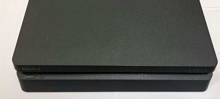 Купить  Sony PlayStation 4 Slim 1TB Black Б/У