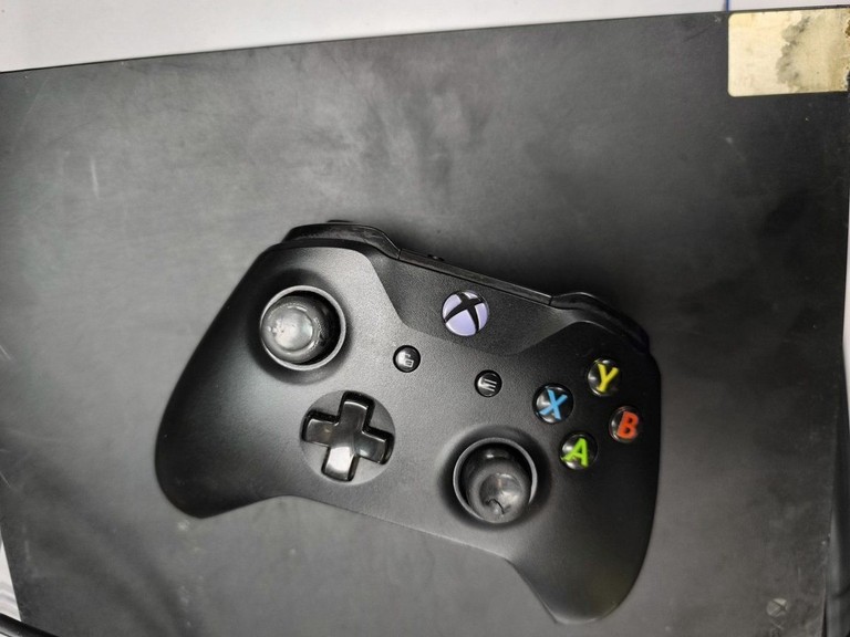Дешиво Microsoft Xbox One X 1TB с ломбарда