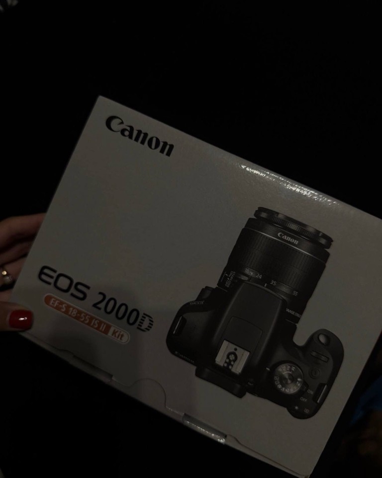 Дешево Canon EOS 2000D kit (18-55 + 75-300) (2728C021) з ломбарду