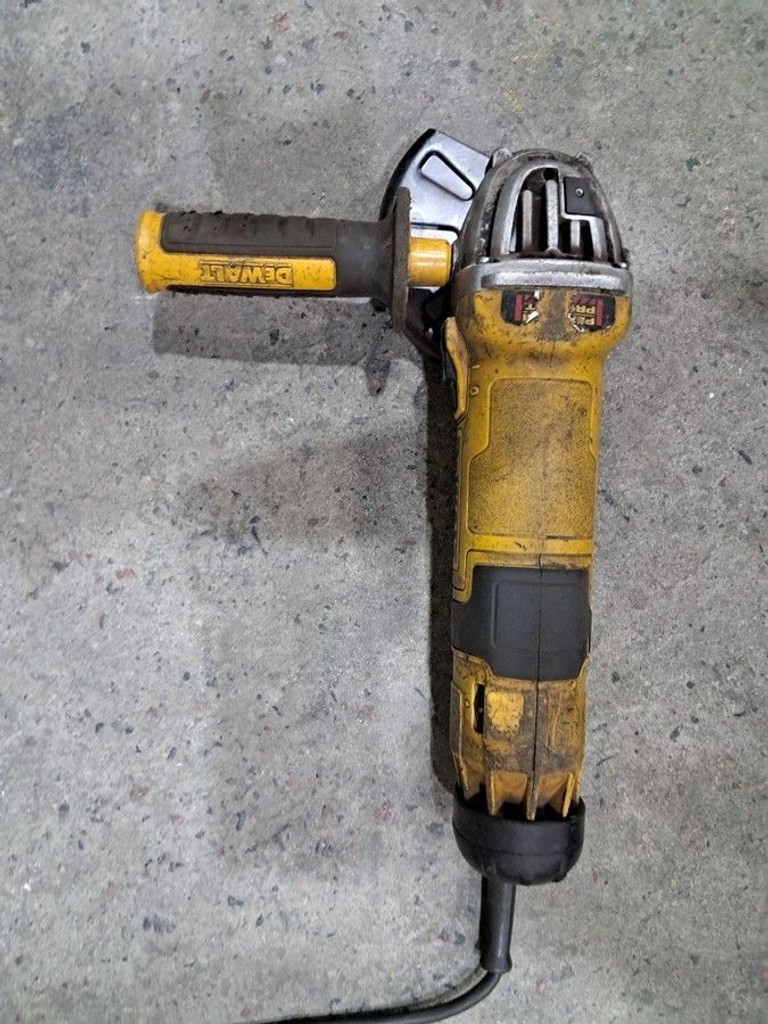 Оголошення Dewalt DWE4257 Б/У