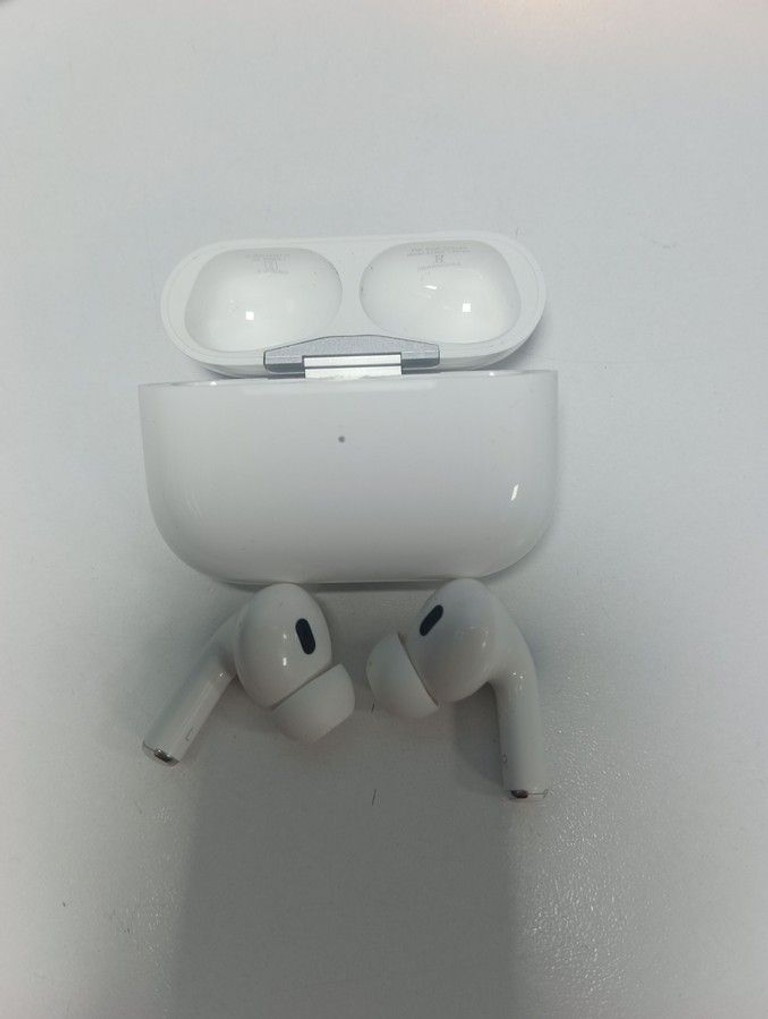 Купити Apple airpods pro 2nd generation with magsafe charging case usb-c Б/У