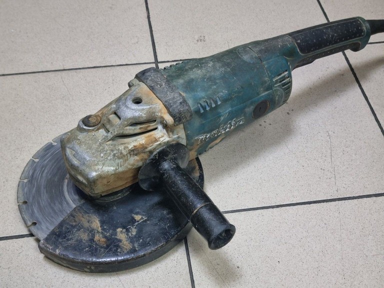 Купити Makita ga9020s Б/У