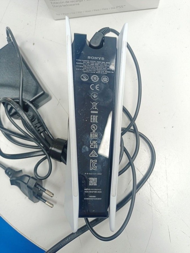 Дешево Sony dualsense charging station cfi-zds1 з ломбарду