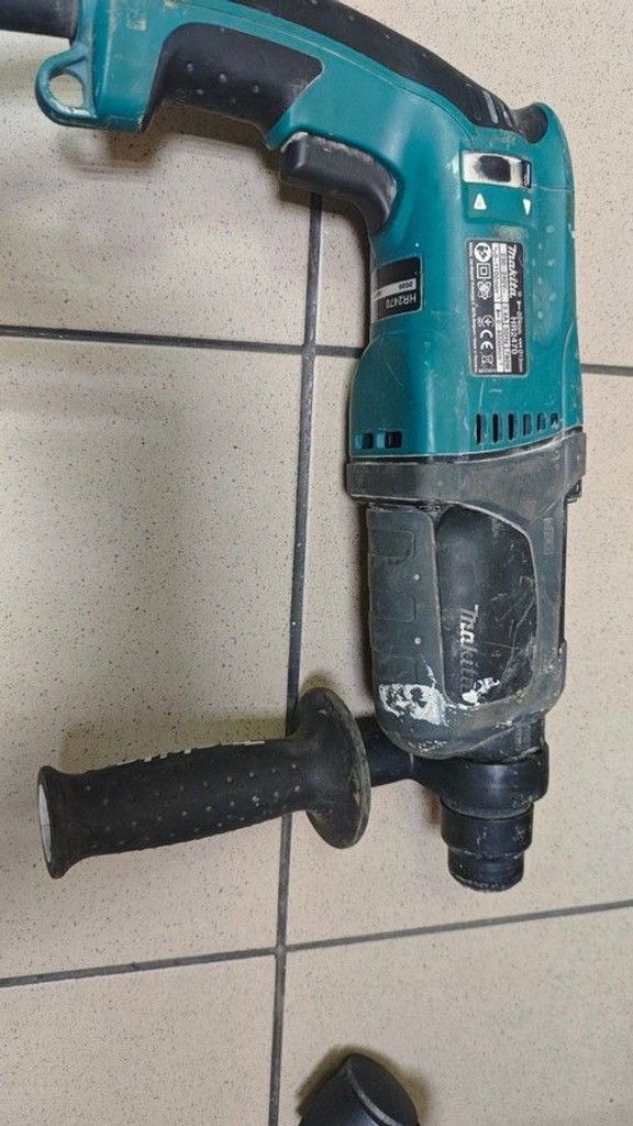 Дешево Makita HR2470 з ломбарду