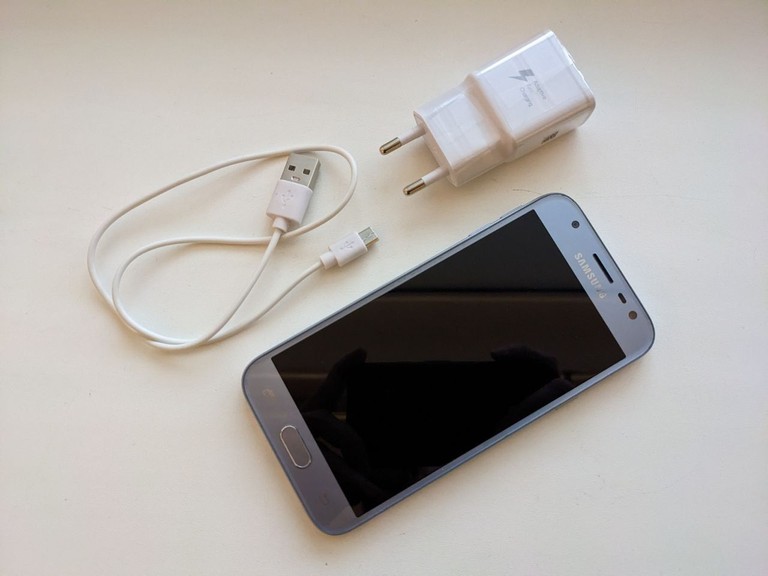 Оголошення Samsung Galaxy J3 2017 Duos Silver (SM-J330FZSD) Б/У