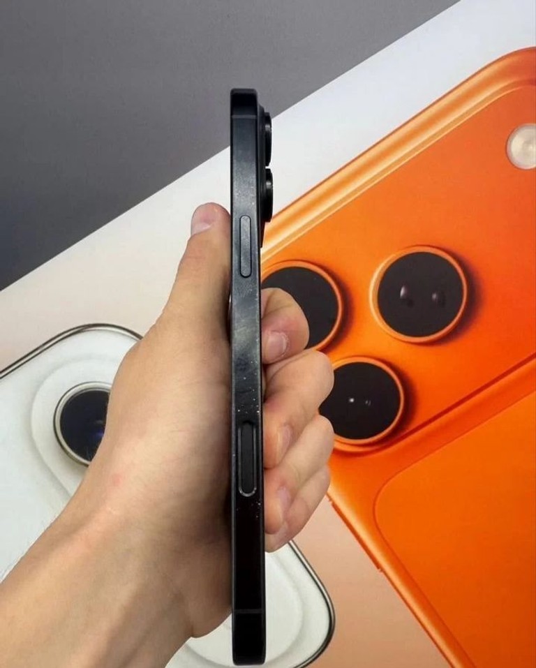 Дешиво Apple iPhone 16 Pro Max 256GB Desert Titanium (MYWX3) с ломбарда