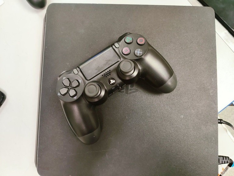 Купити Sony PlayStation 4 Slim 1TB Black Б/У