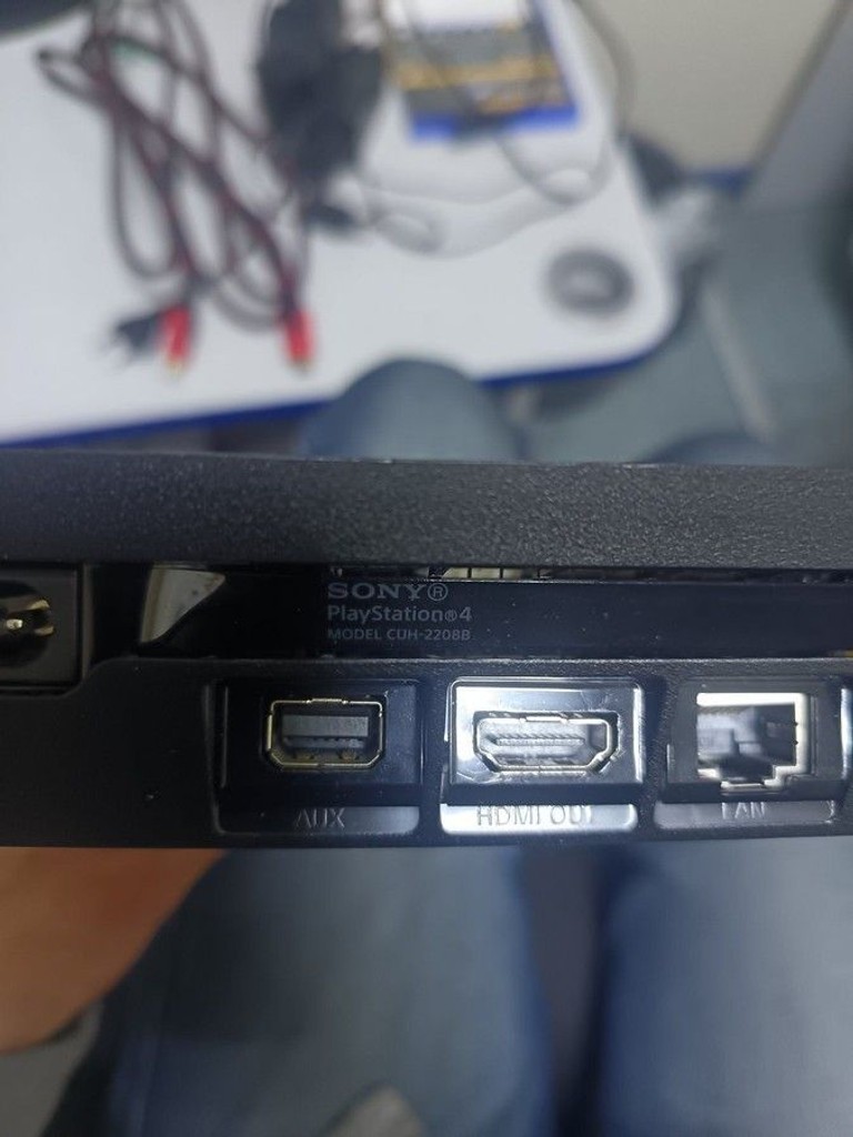 Купити Sony PlayStation 4 Slim 1TB Black Б/У