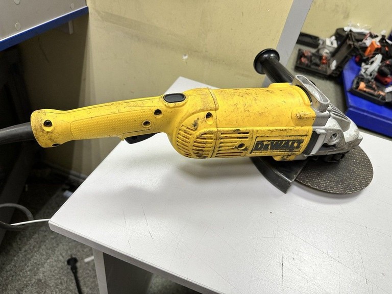 Распродажа Dewalt DWE492, продавец Техноскарб
