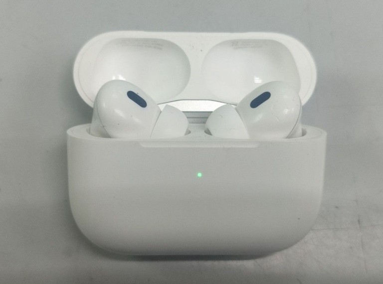 Купити Apple airpods pro 2nd generation with magsafe charging case usb-c Б/У
